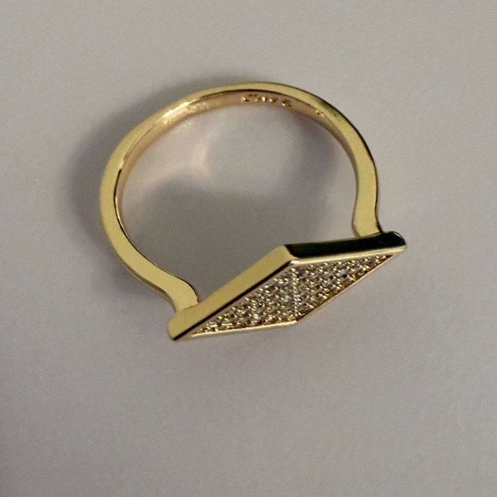 Elegant Classic women’s Ring Gold plated Cubic Zirconia Women's Ring Size 6